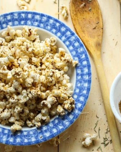 Easy Spicy Garlic Parmesan Popcorn