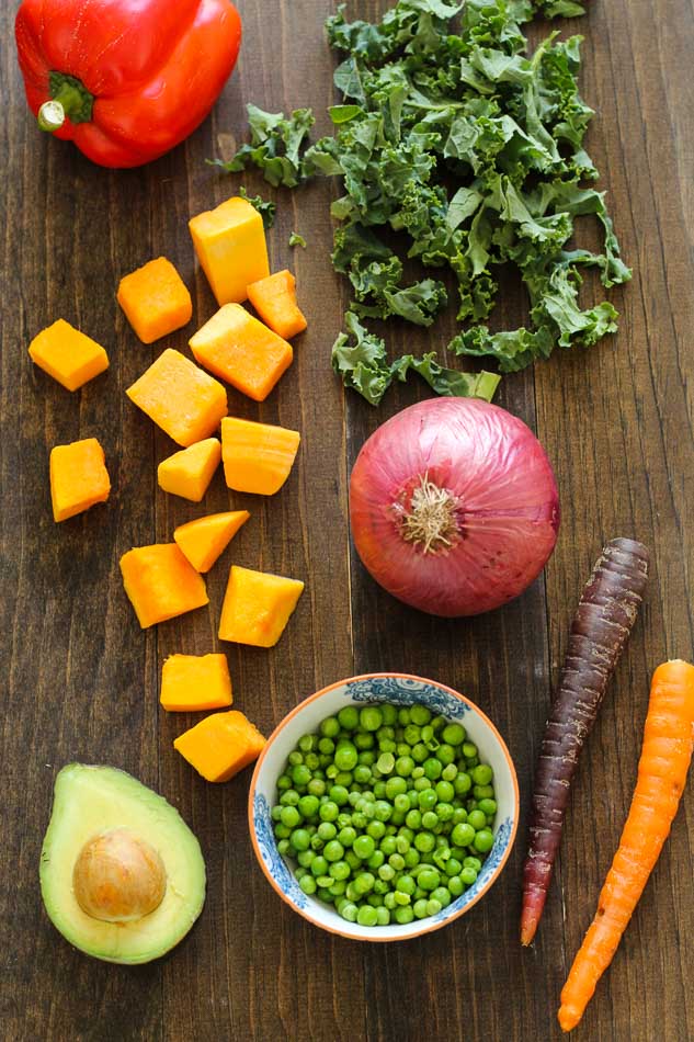 Varm Tahini Kale and Quinoa Bowl + Roasted Chickpeas