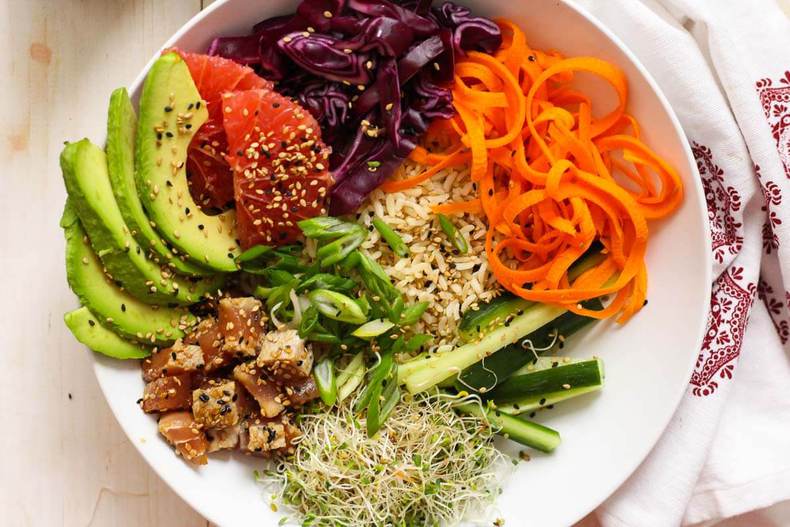 Easy Tuna Steak Poke Bowl