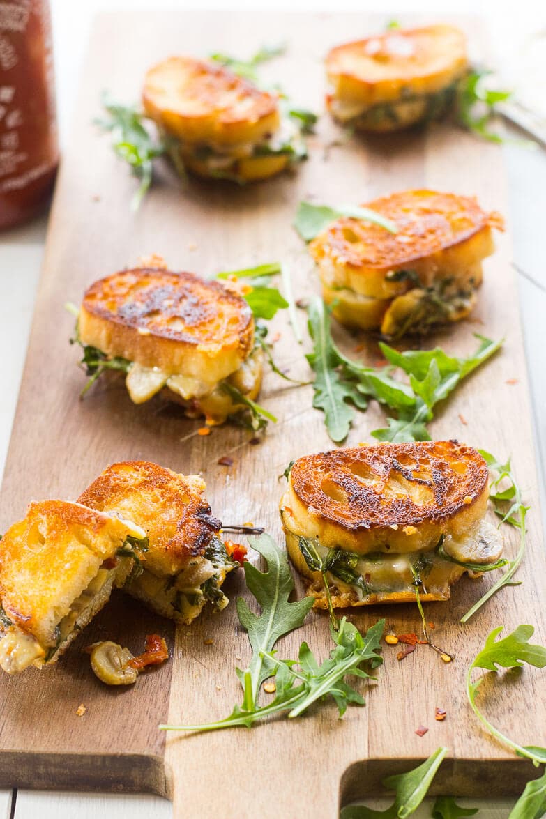 https://thegirlonbloor.com/wp-content/uploads/2016/06/Mini-Grilled-Cheese-Sandwich-Appetizers-7.jpg