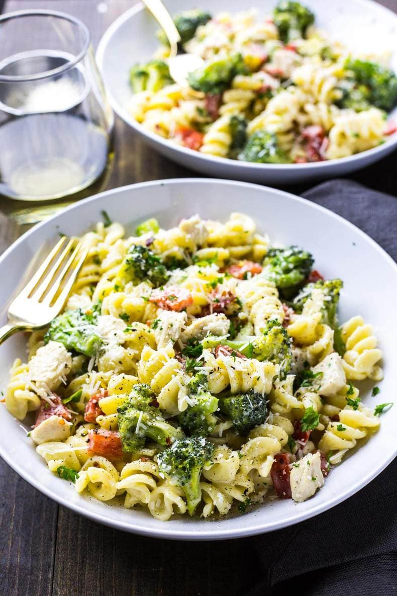 Easy Broccoli Chicken Alfredo Skillet - The Girl on Bloor