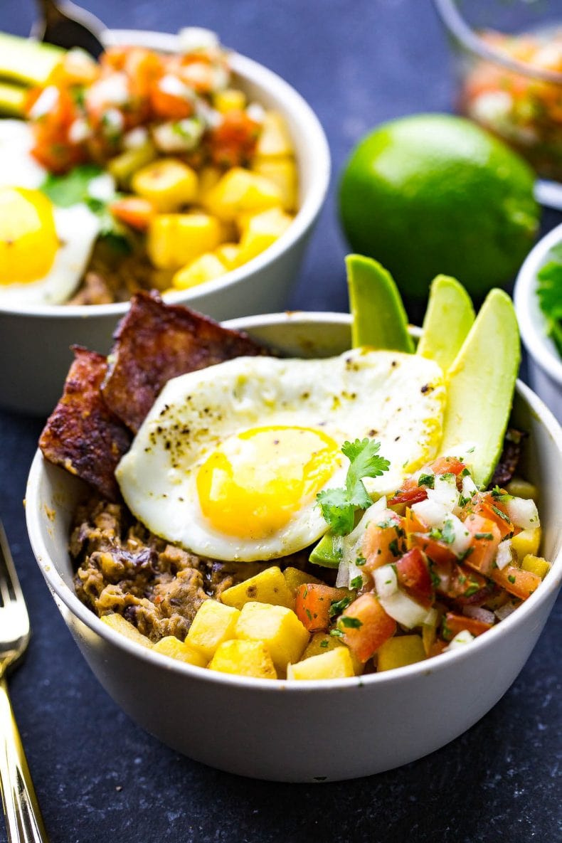 These Huevos Rancheros Breakfast Bowls are a delicious brunch idea and the kind of breakfast you'll want to wake up to every morning! Try this spin on a Mexican favourite this weekend!