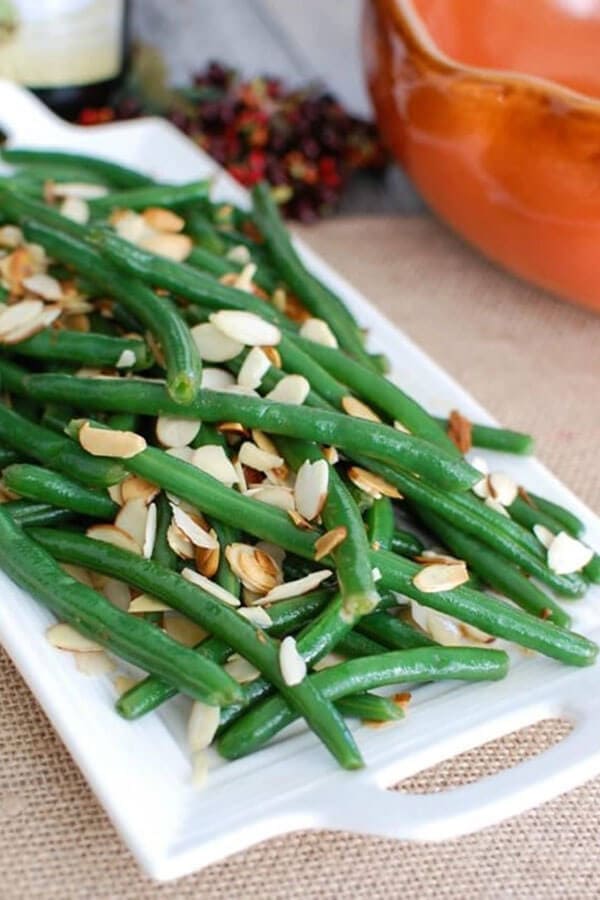 brown butter green beans with toasted almonds