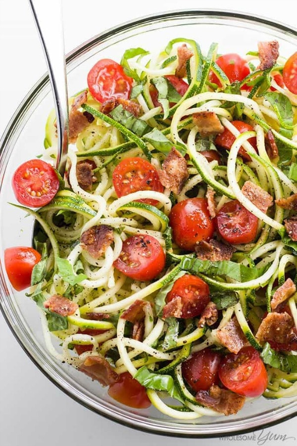 zucchini noodle salad with bacon and tomatoes