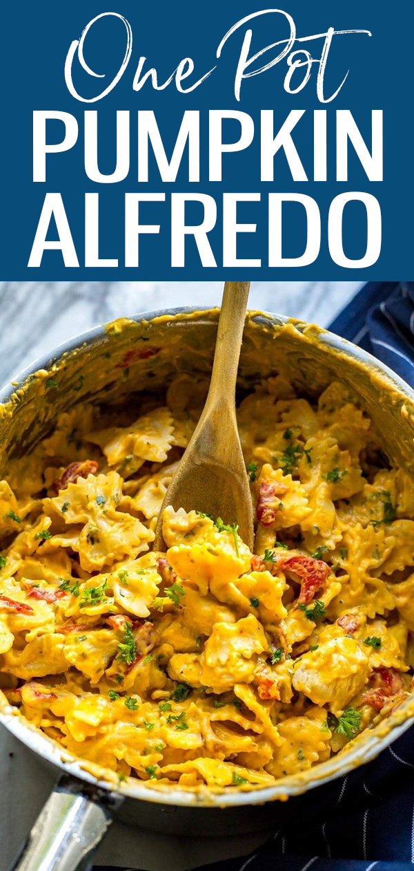 This Healthy One Pot Pumpkin Alfredo with chicken, roasted red peppers & crispy sage is a lighter, more nutritious fall spin on pasta! #pumpkinalfredo #onepot
