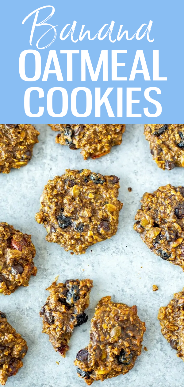 These Banana Oatmeal Breakfast Cookies are packed with protein and fibre, and come together with just 4 ingredients. Plus, they can be frozen for meal prep! #bananaoatmeal #breakfastcookies