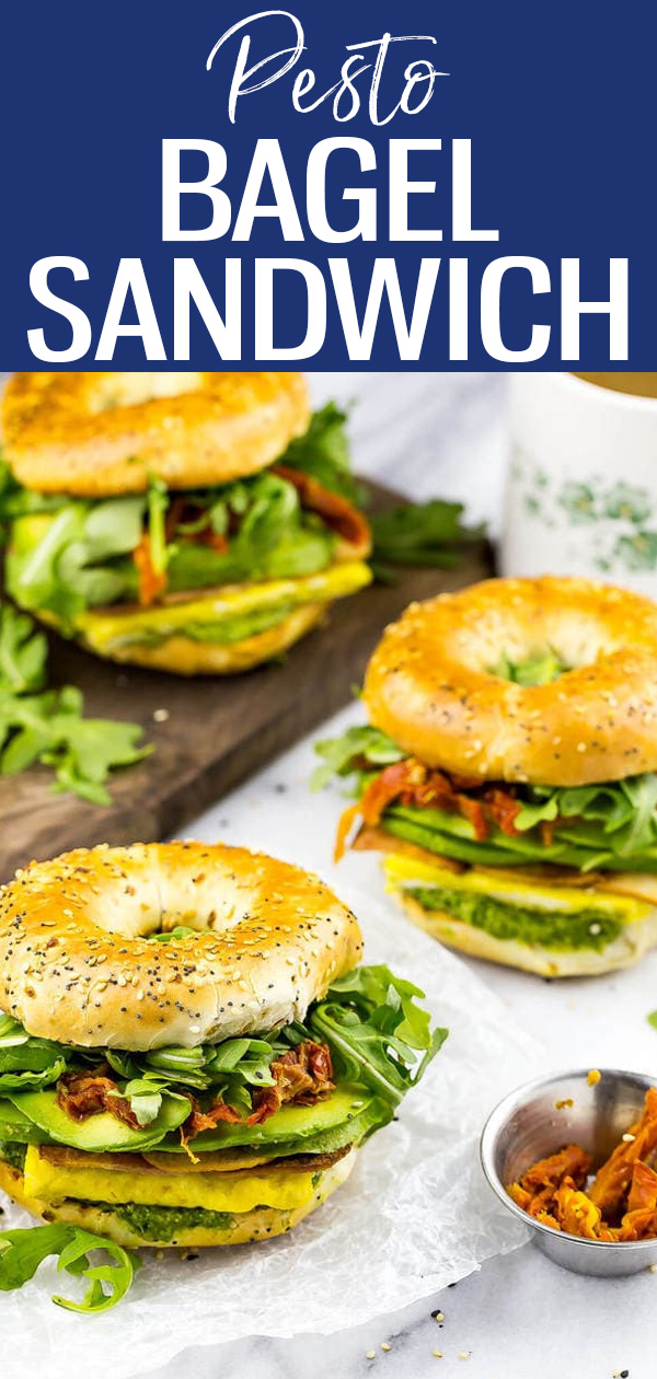 These Pesto Bagel Breakfast Sandwiches are loaded with eggs, turkey bacon and pesto in an everything bagel - they're great for meal prep! #breakfastbagel #pestobagel