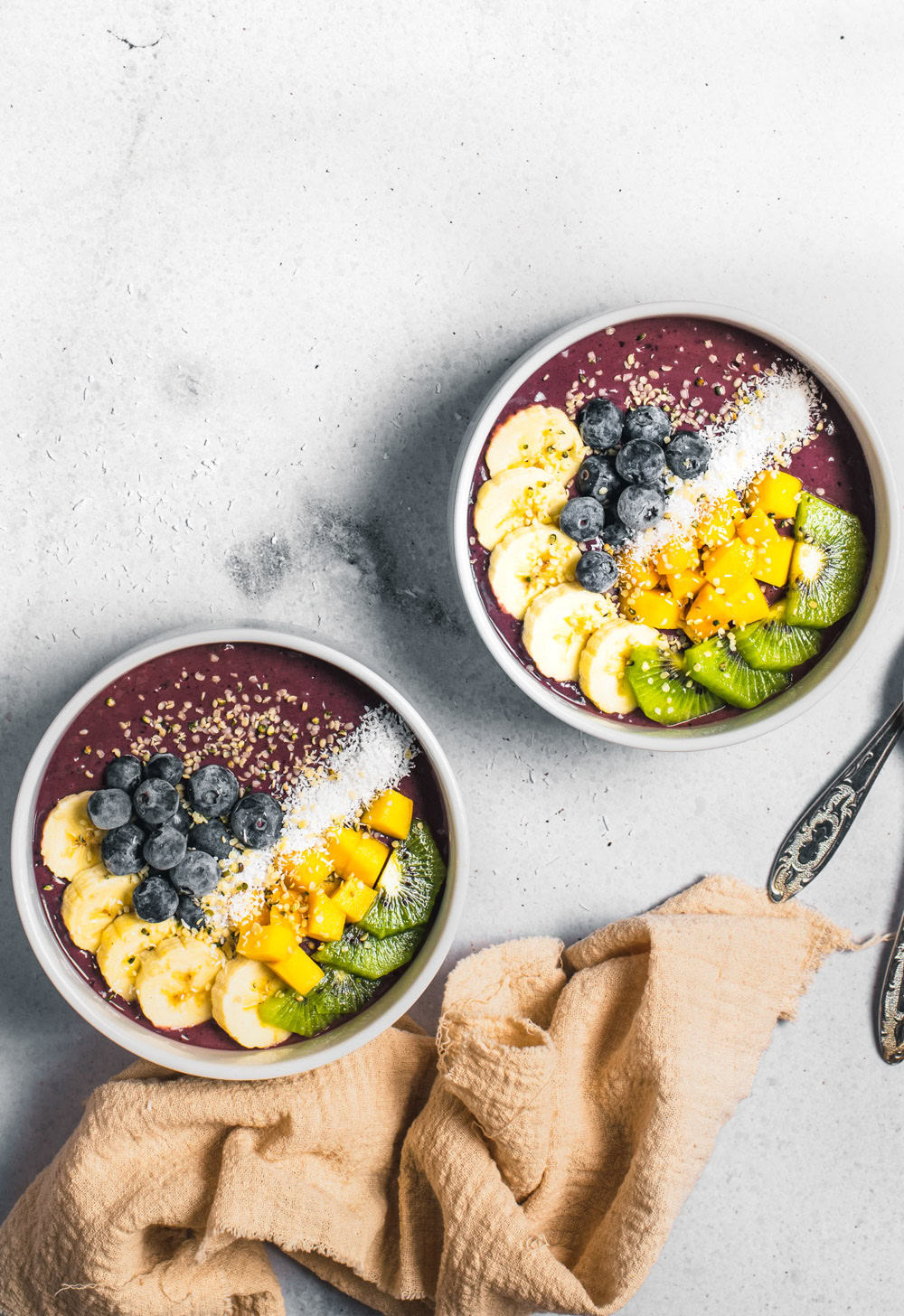 How to Make Acai Bowls at Home - Easy and Customizable!