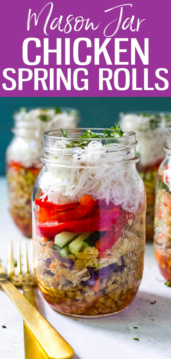 These Quick & Easy Chicken Spring Roll Jars are the perfect grab and go lunch with noodles, ground chicken, veggies and sweet chili sauce. #chickenspringroll #masonjars
