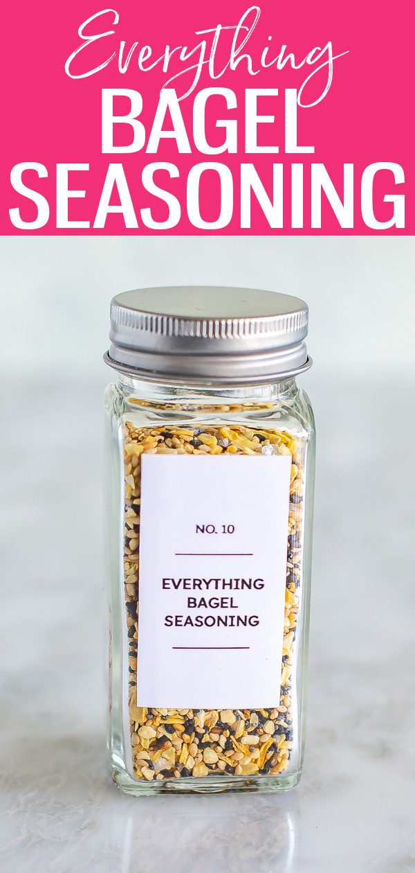 This homemade everything bagel seasoning is better and cheaper than the one at Trader Joe's. Use it for chicken, eggs and more! #everythingbagelseasoning