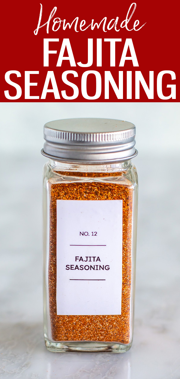 This homemade fajita seasoning is made of chili powder, cumin, paprika and other spices you already have. Use it for pasta, chicken and more! #fajitaseasoning #spiceblend