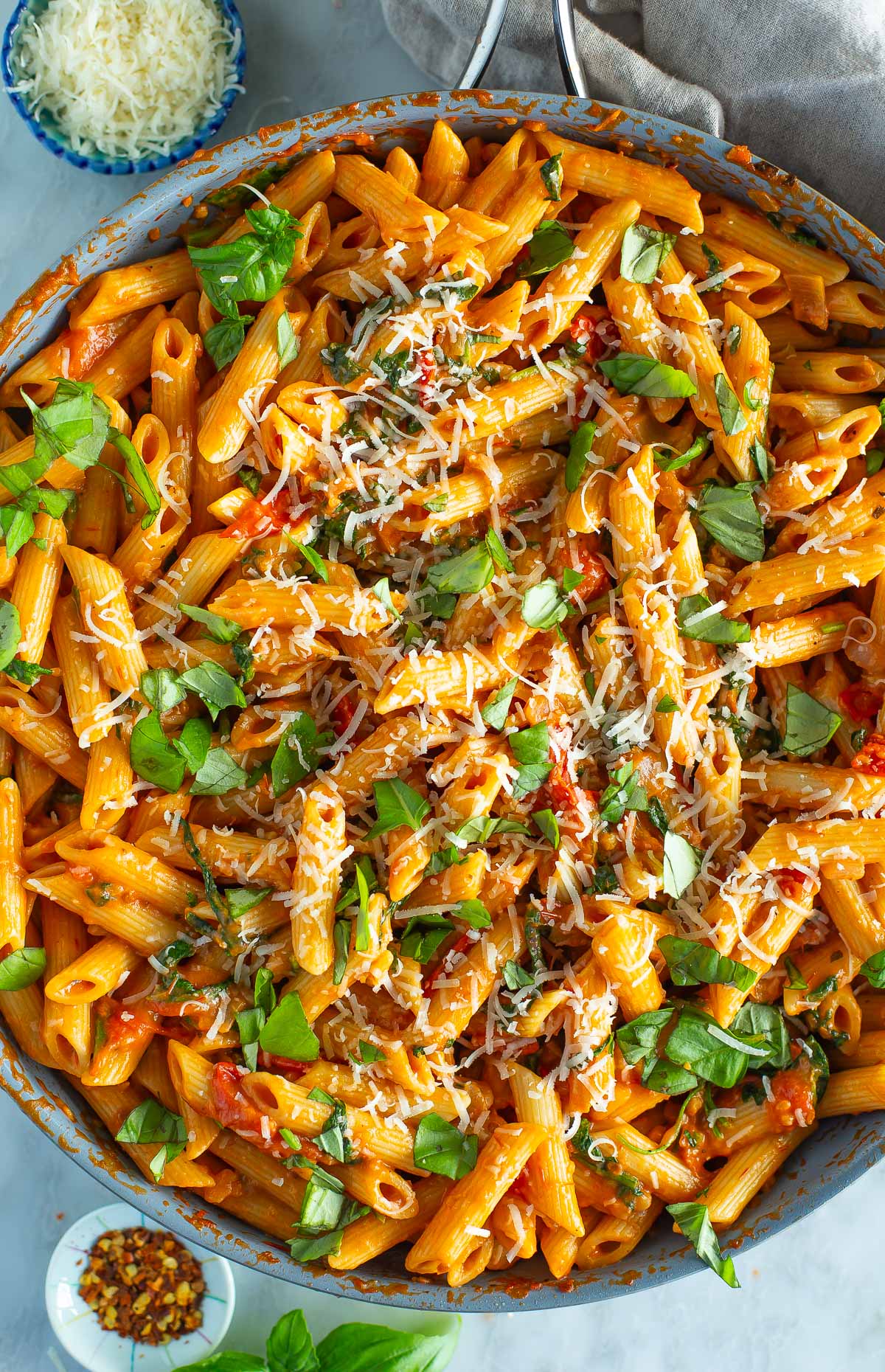 Creamy tomato and spinach pasta