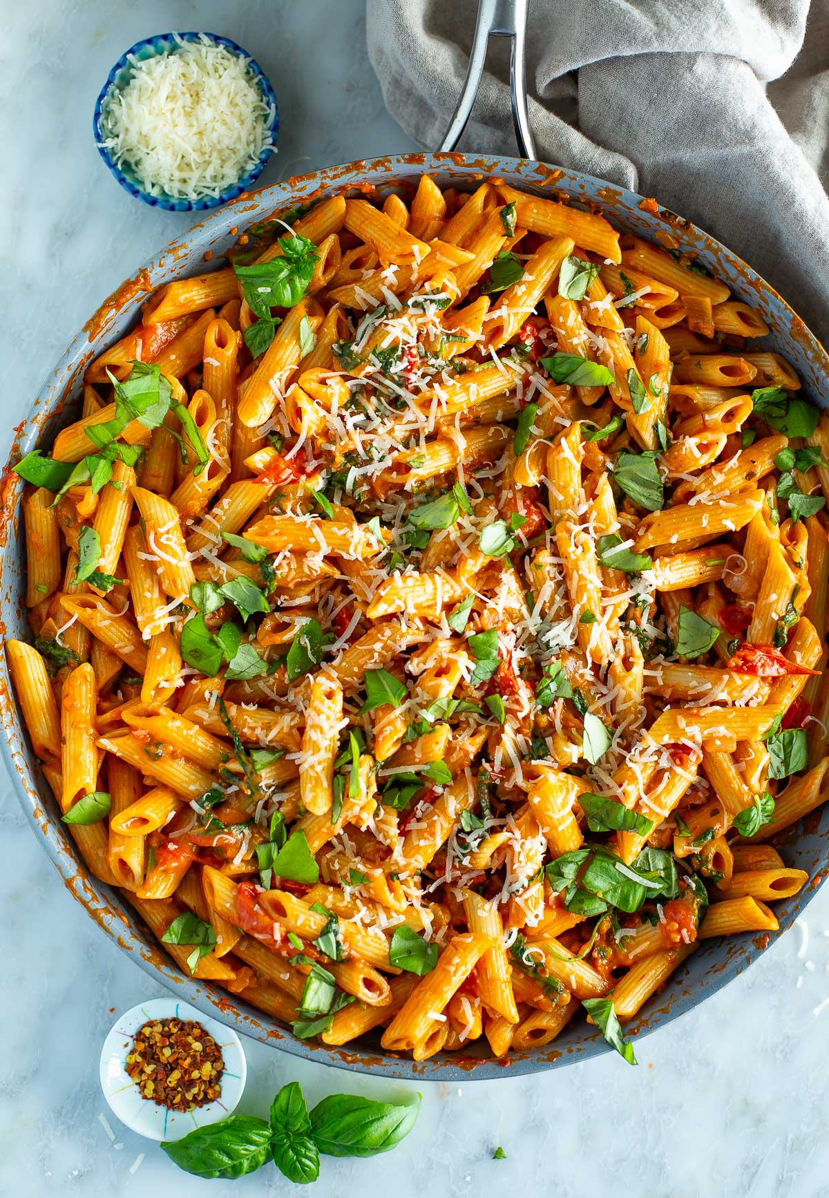 Creamy tomato and spinach pasta