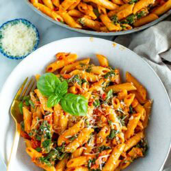 Creamy tomato and spinach pasta