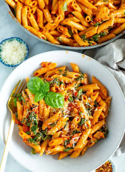 Creamy tomato and spinach pasta