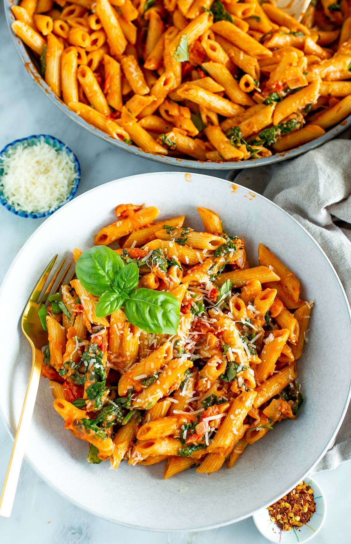 Creamy tomato and spinach pasta